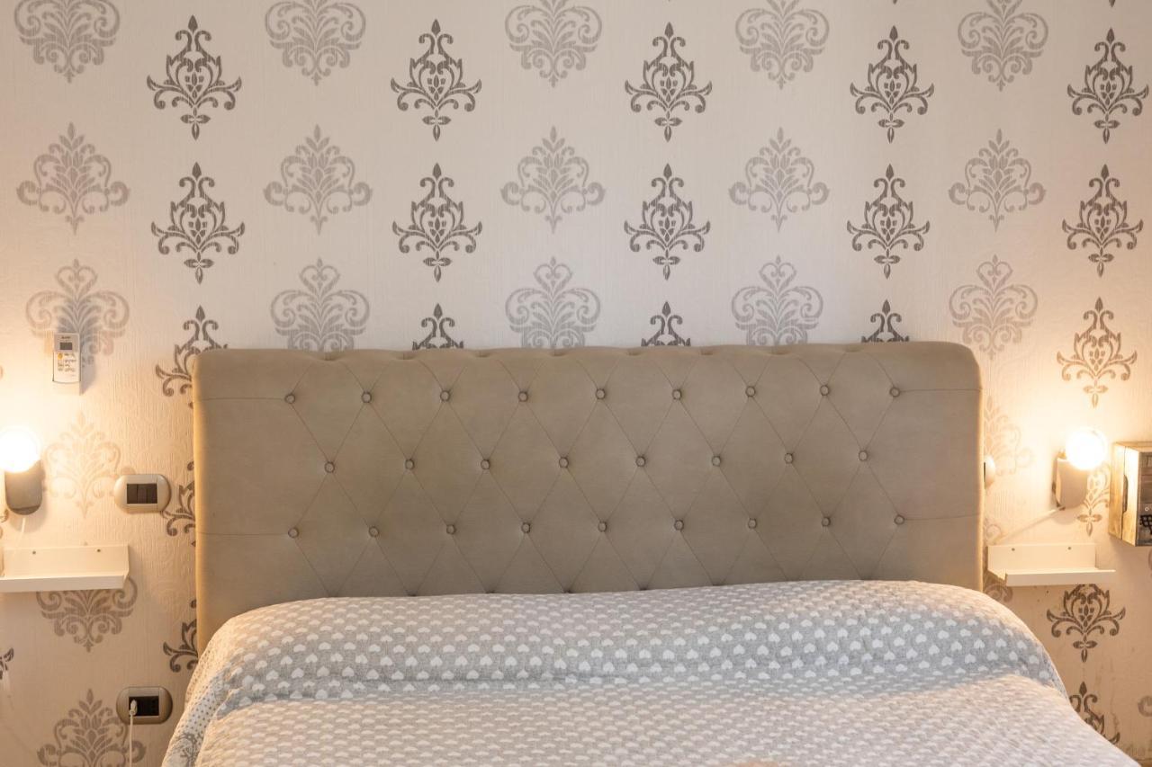 フィウミチーノ Emotions Bed & Breakfast エクステリア 写真